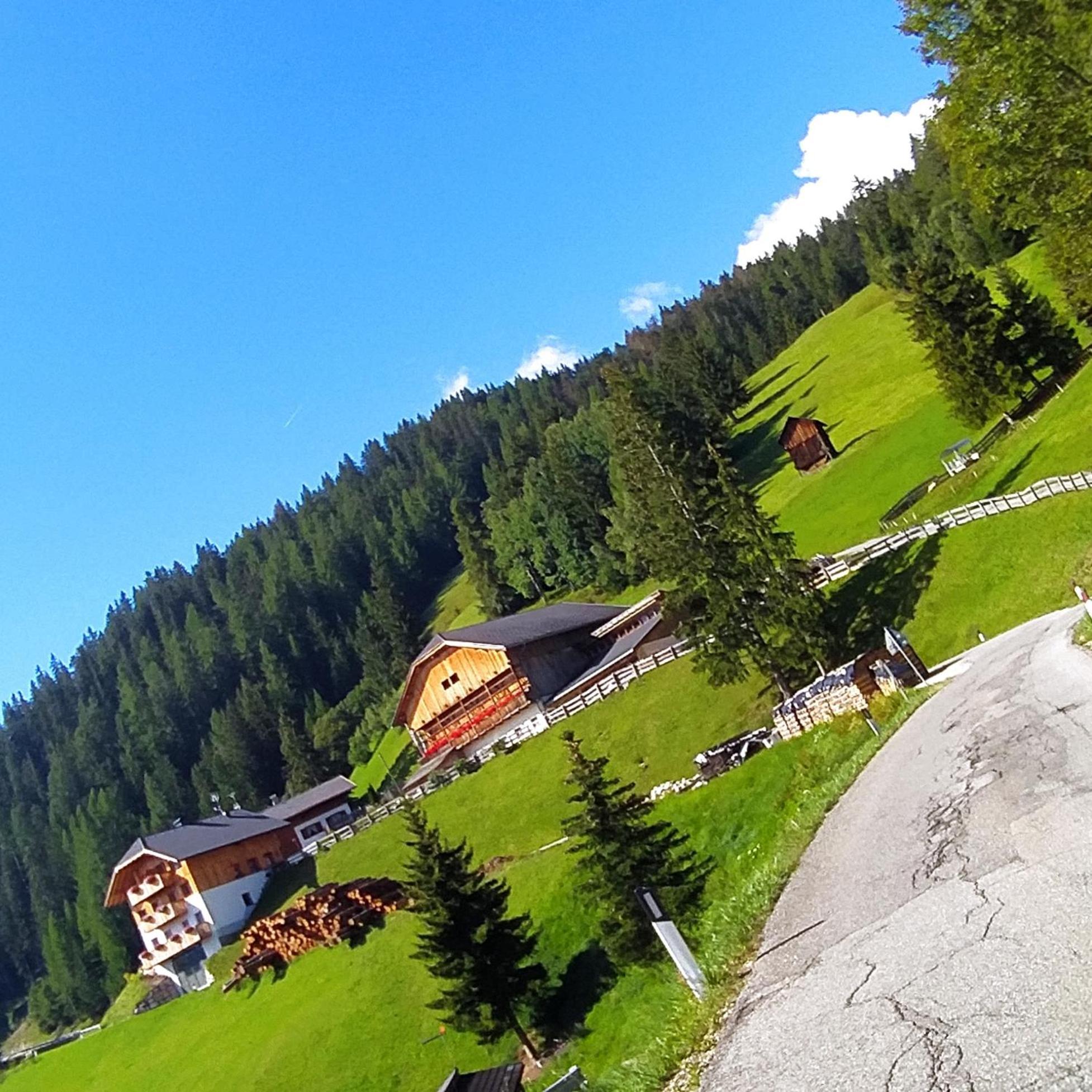Agriturismo Luech Picedac La Valle Bagian luar foto